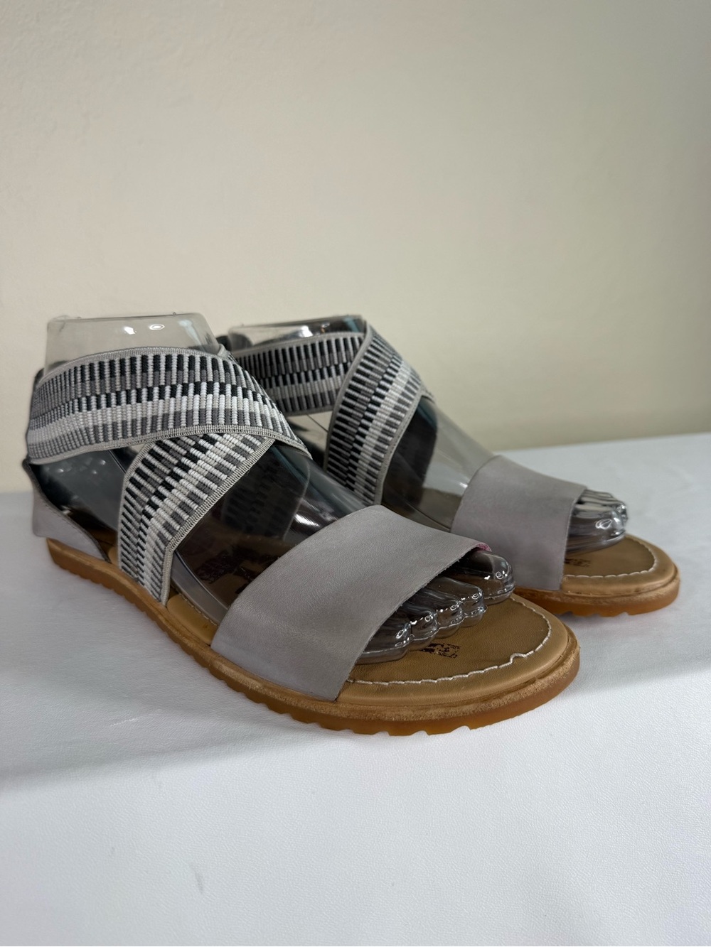 Sorel Ella Dove Grey Leather Striped Elastic Straps Sandals Size 6.5